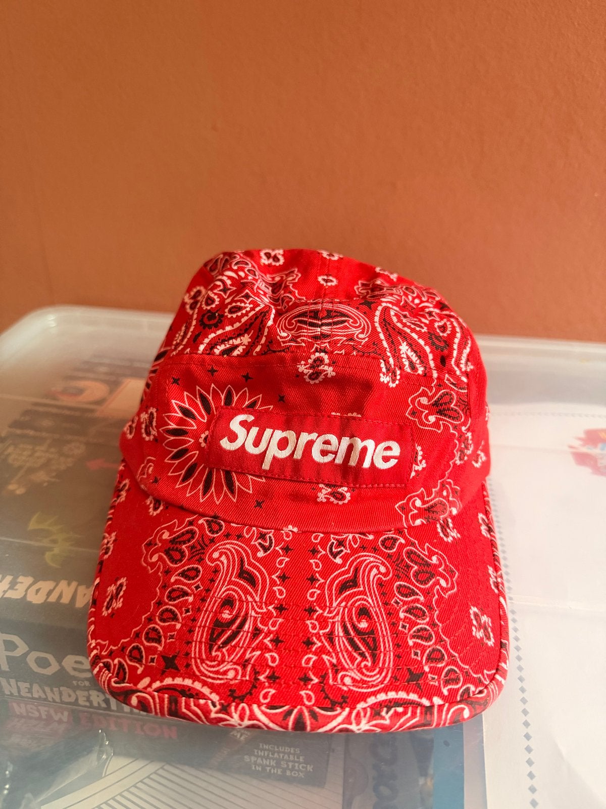 Supreme Bandana Camp Cap Rood - Nieuw!, Kleding | Heren, Ophalen of Verzenden, Nieuw, One size fits all, Pet