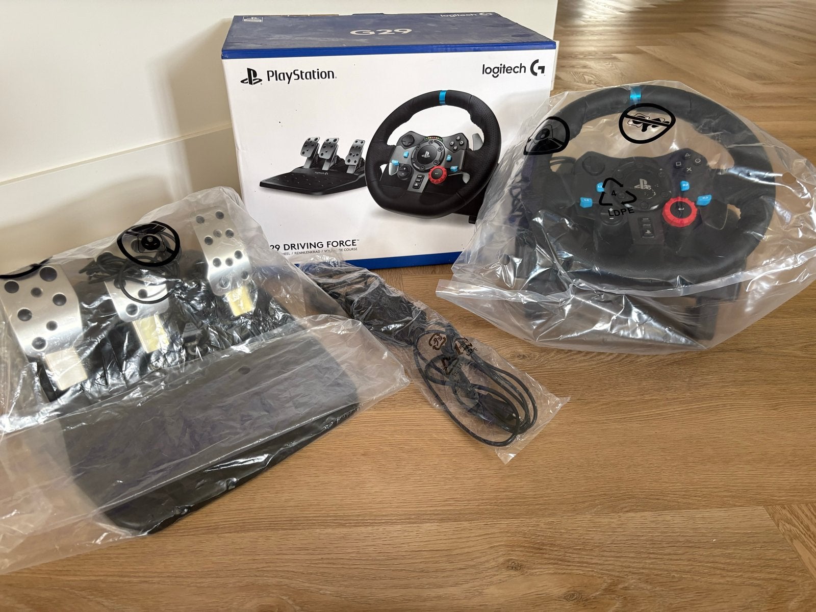 Logitech G29 Driving Force racestuur met pedalen, Spelcomputers en Games, Spelcomputers | Sony PlayStation Consoles | Accessoires