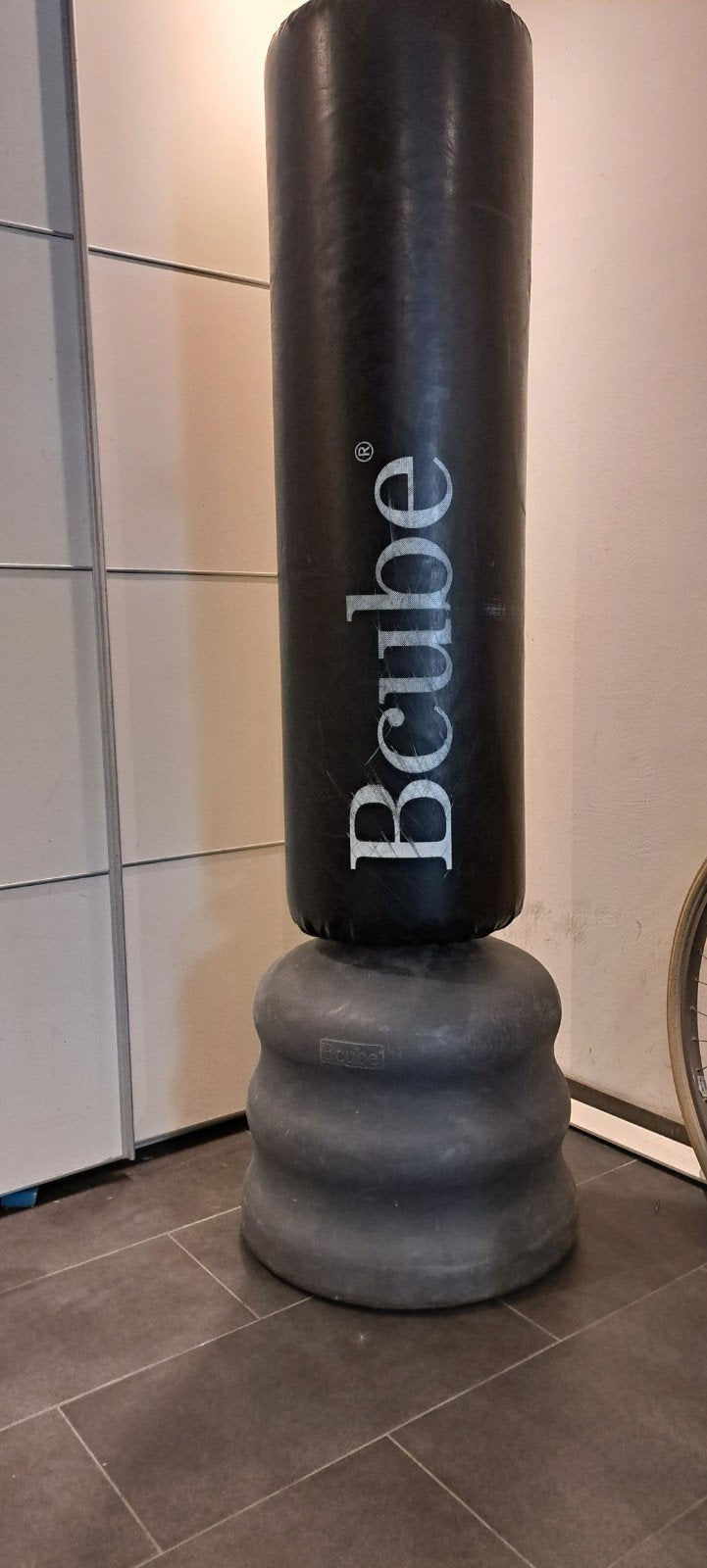 Bcube vrijstaande bokszak / bokspaal, Ophalen, Gebruikt, Bokszak
