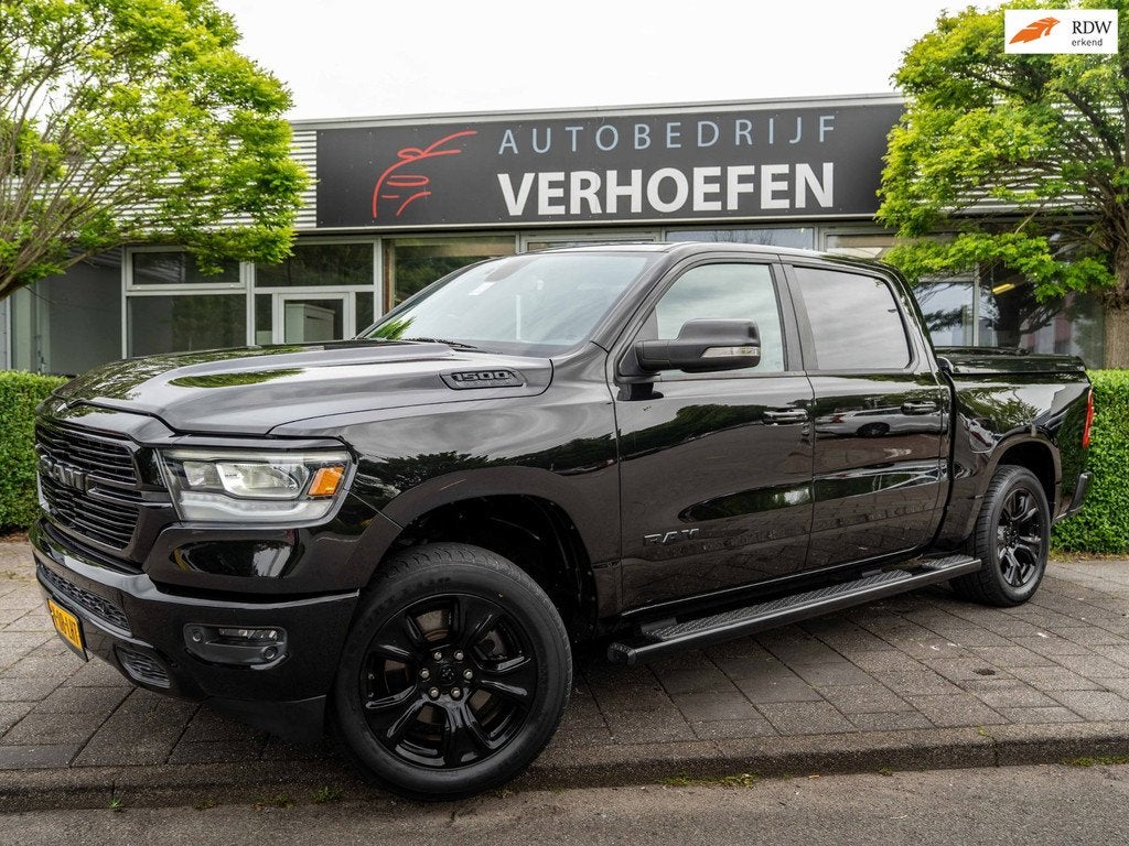 Dodge Ram 1500 5.7 V8 4x4 Crew Cab Big Horn | STUUR & STOELV, Automaat, Gebruikt, 5654 cc, Zwart