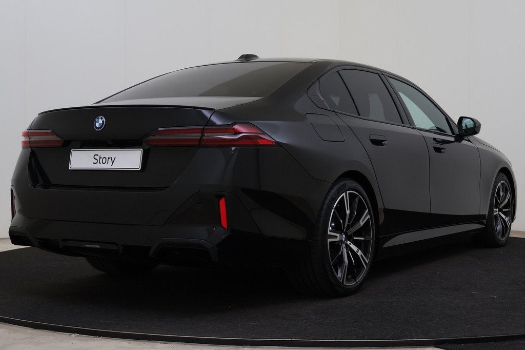 BMW i5 eDrive40 M Sport / Bowers & Wilkins / Achteruitrijcam, Auto's, BMW, Automaat, Achterwielaandrijving, Met garantie (alle)