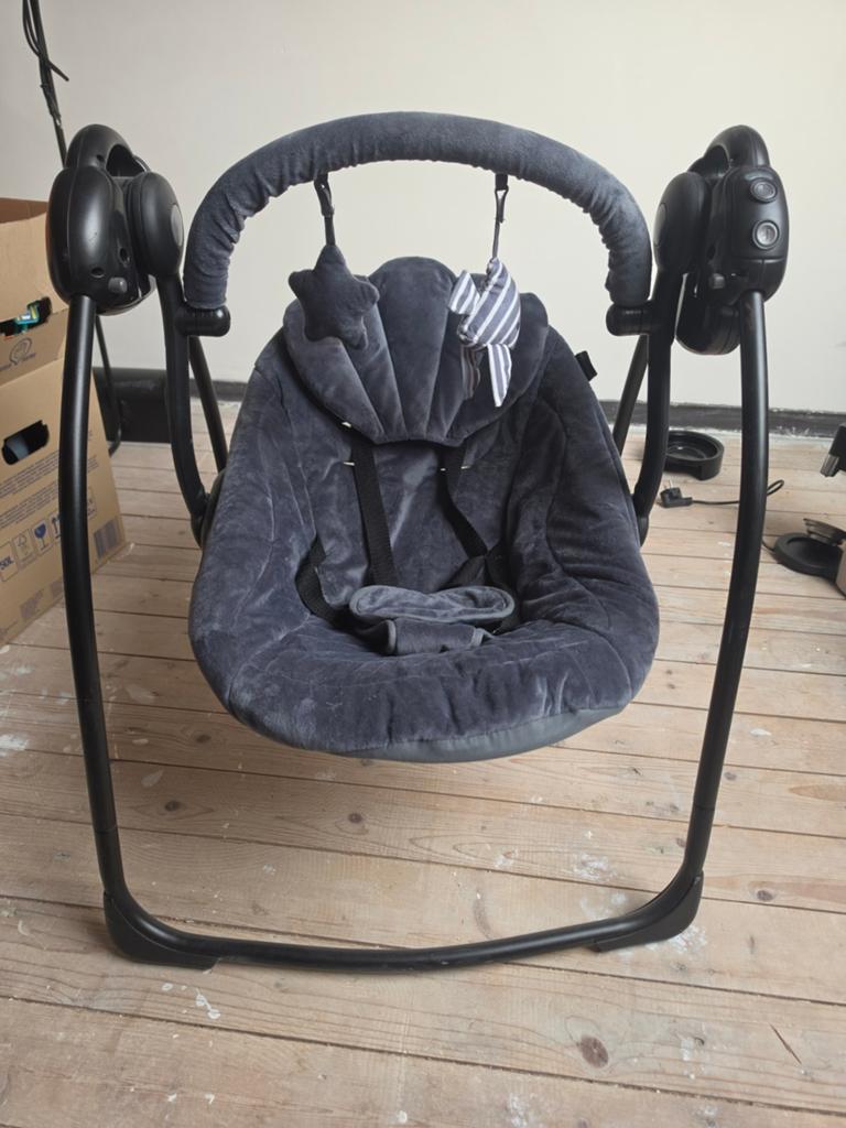 Comfortabele schommelstoel met timer en muziekjes, Kinderen en Baby's, Overige Kinderen en Baby's, Ophalen, Gebruikt