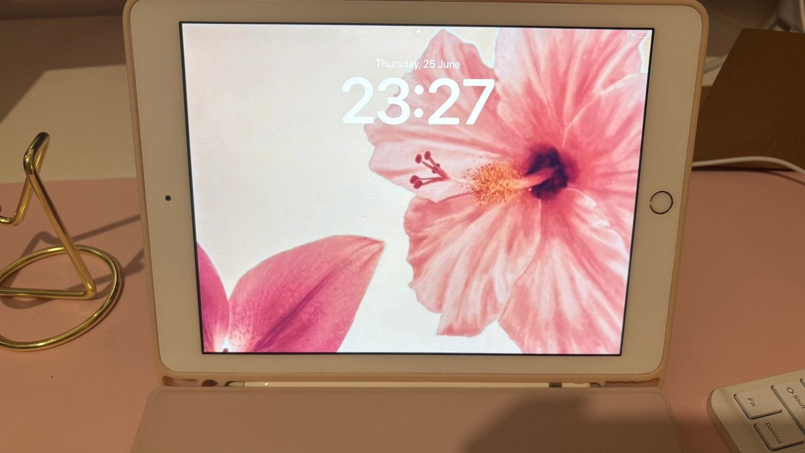 IPAD (6e generatie) met hoesje+apple pencil + keyboard, Overige merken, Touchscreen, Ophalen of Verzenden, Zo goed als nieuw
