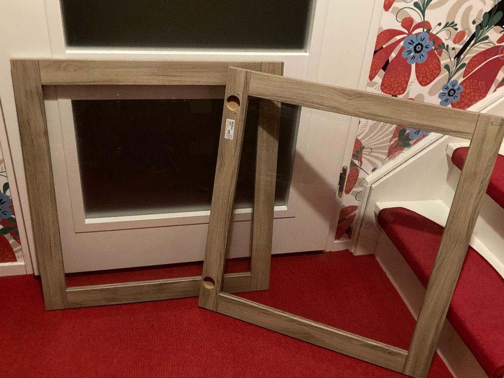 IKEA Sindvik kastdeurtjes met glas, 2x, licht eiken fineer., Huis en Inrichting, Kasten | Kledingkasten, Ophalen, Besta, 50 tot 100 cm