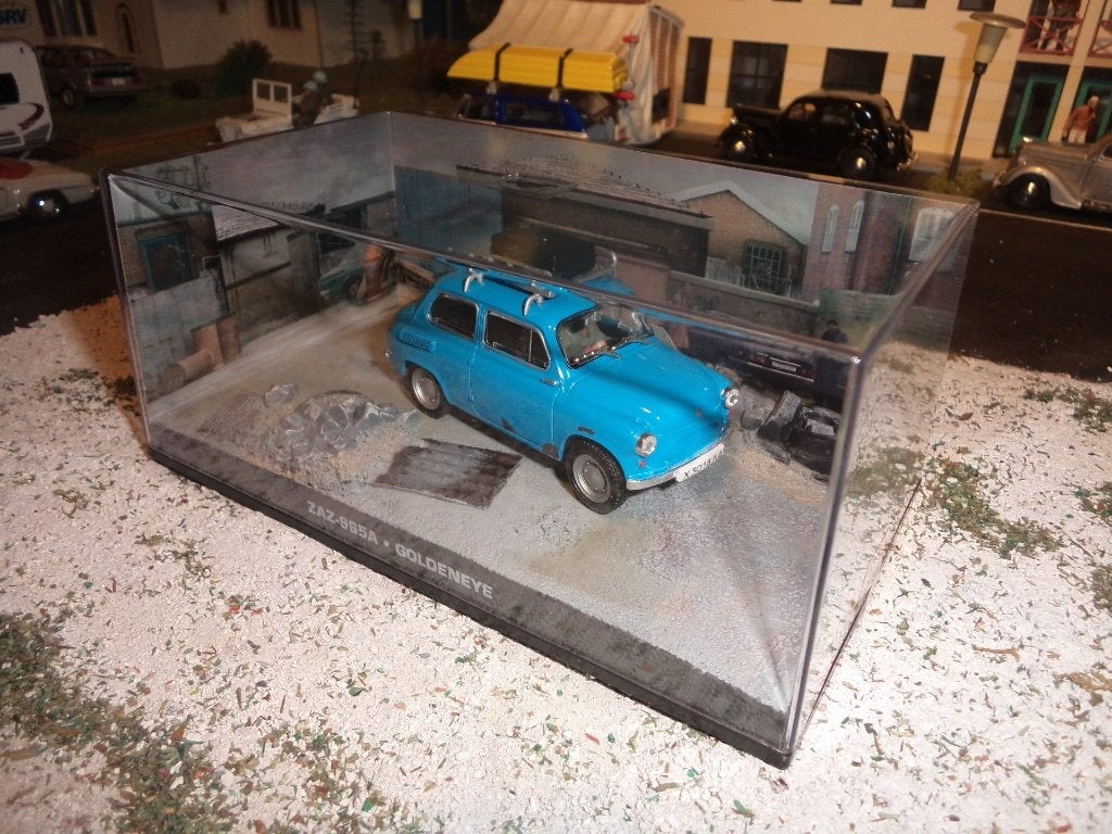 Zaporozhets ZAZ 965A - James Bond sealed compleet met boekje, Ophalen of Verzenden, Nieuw, Auto, Universal Hobbies
