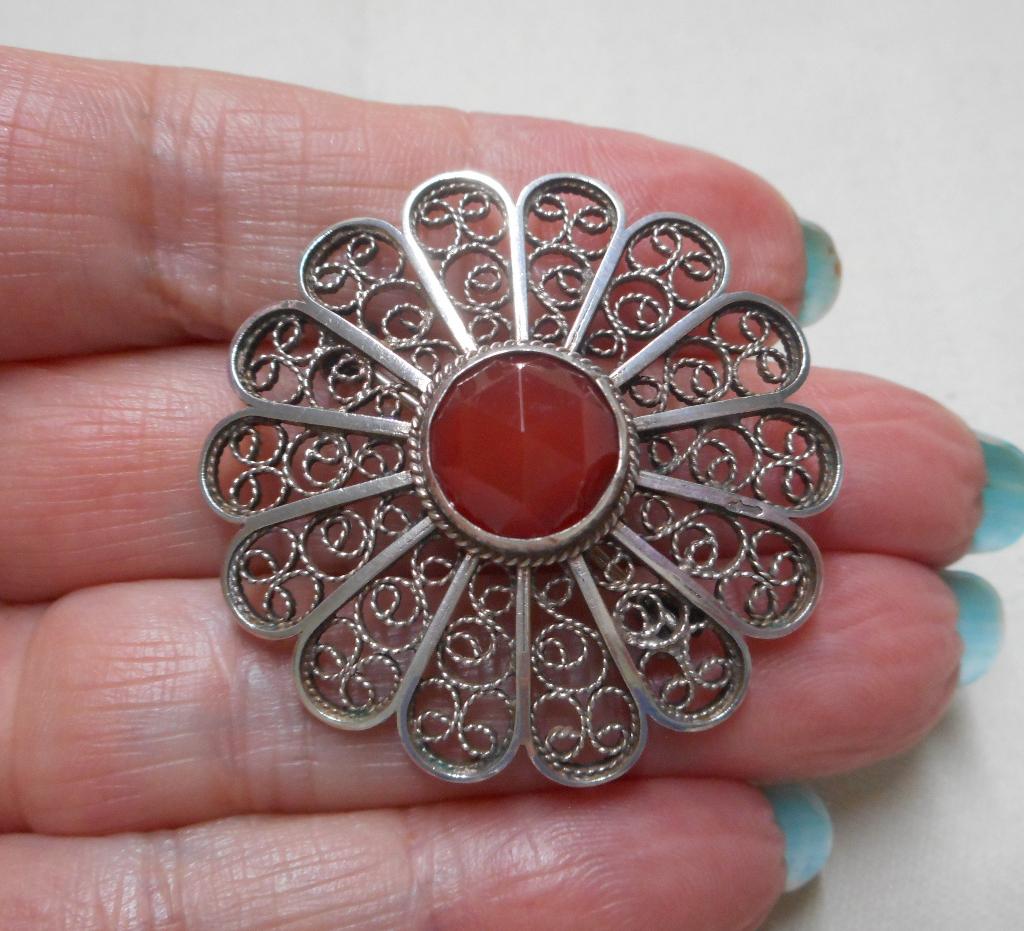 Zilveren antieke broche met carneool nr.527, Verzenden, Zilver, Broche, Met edelsteen