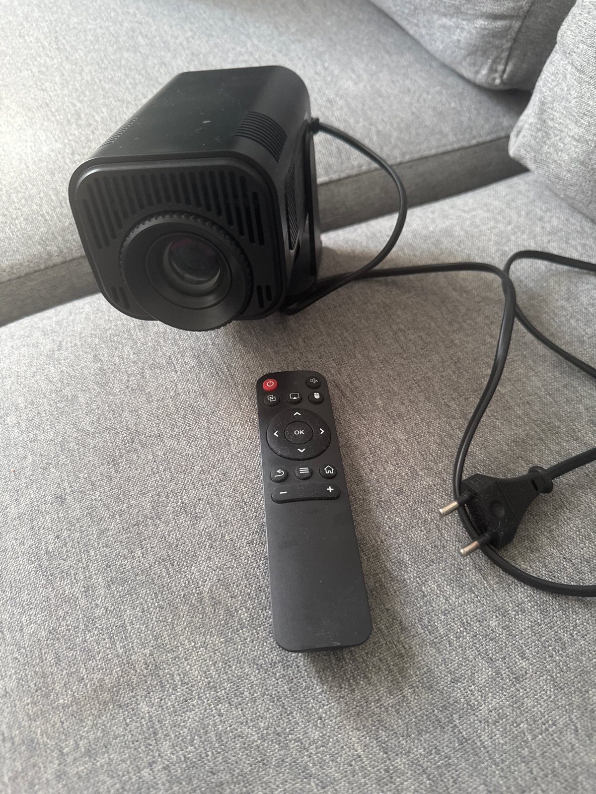 HY320mini Projector - Compacte Beamer met Afstandsbediening, Ophalen, Zo goed als nieuw, LCD, Overige resoluties