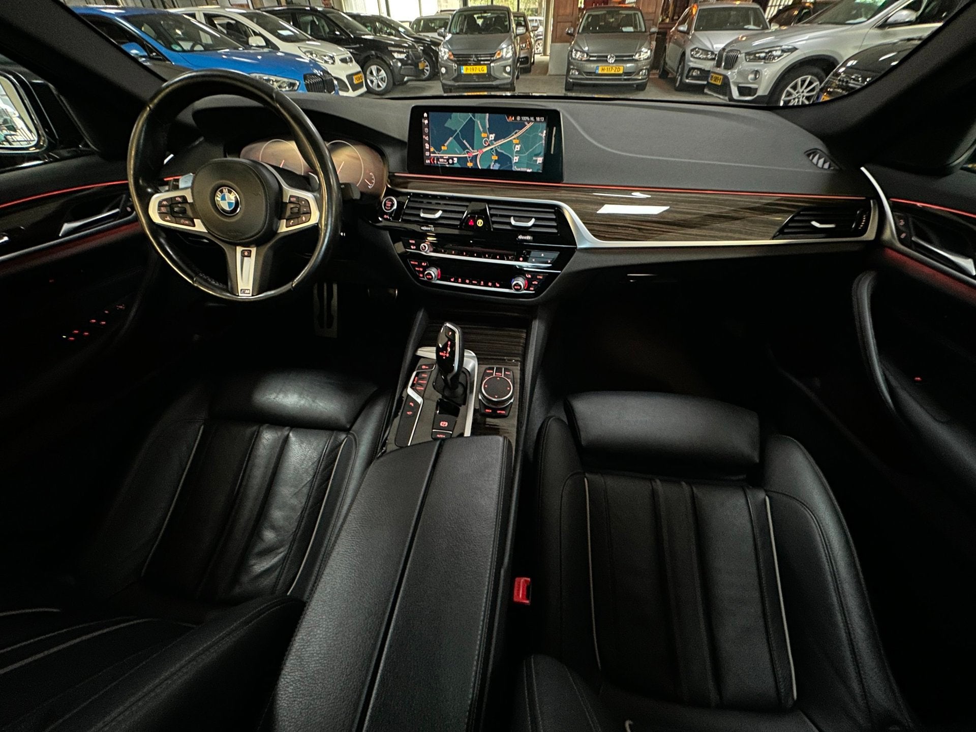 BMW 5-serie 530i High Executive/PANO-DAK/LEDER/CAMERA/DEALER, Auto's, Automaat, Achterwielaandrijving, Euro 6, 4 cilinders