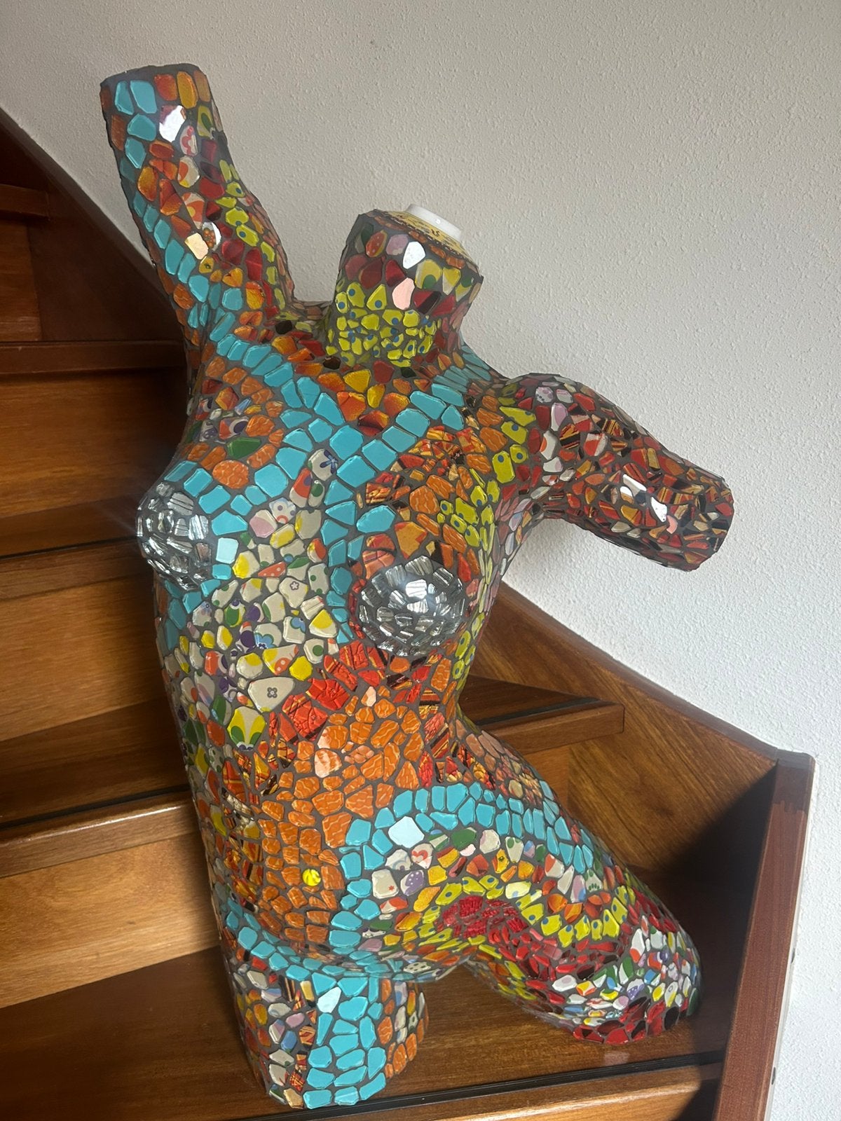 Torso beplakt met  stukjes glas., Ophalen