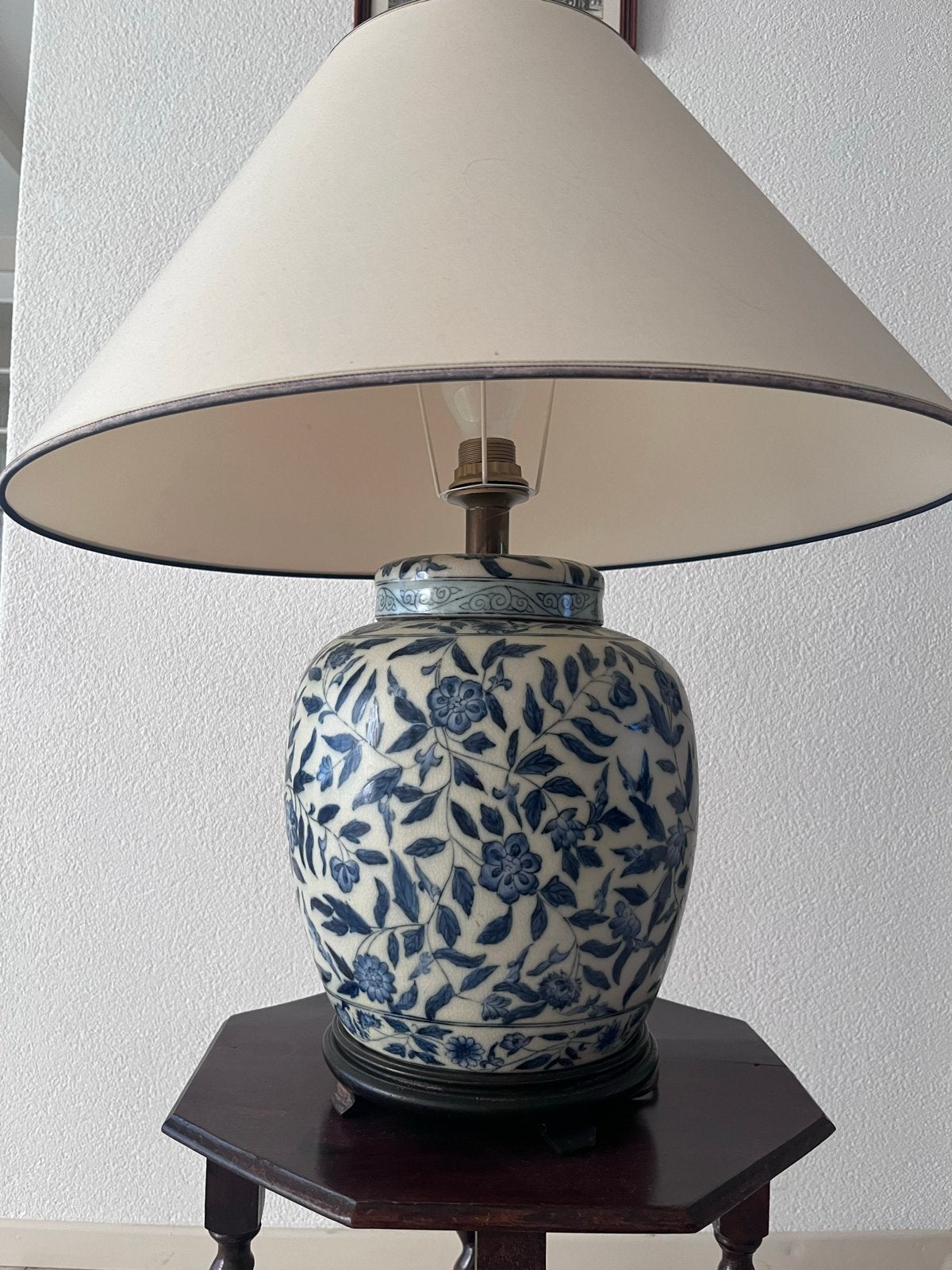 Oosterse tafellamp met blauw-wit bloemmotief, Ophalen
