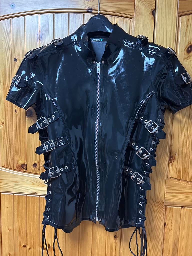 Latex heren shirt maat M-L van DeMask. Eenmaal gedragen, Ophalen of Verzenden, Zo goed als nieuw, Maat 48/50 (M), Zwart