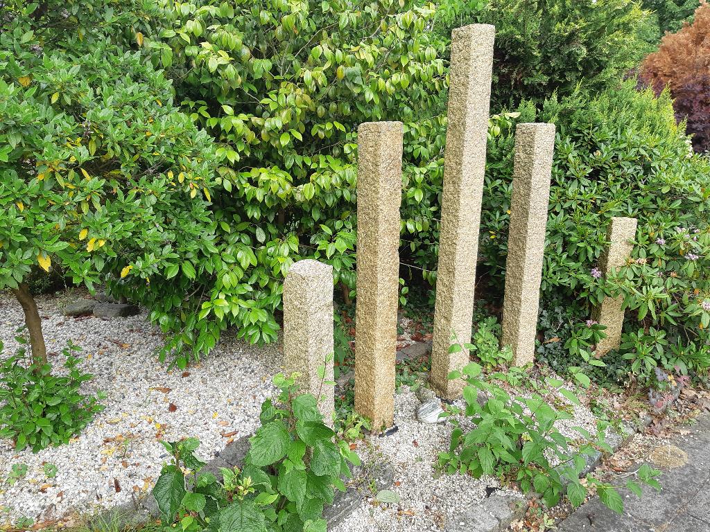 Vijf grote sierlijke granieten zuilen voor 550 euro, Ophalen, Zo goed als nieuw, Steen, Abstract beeld