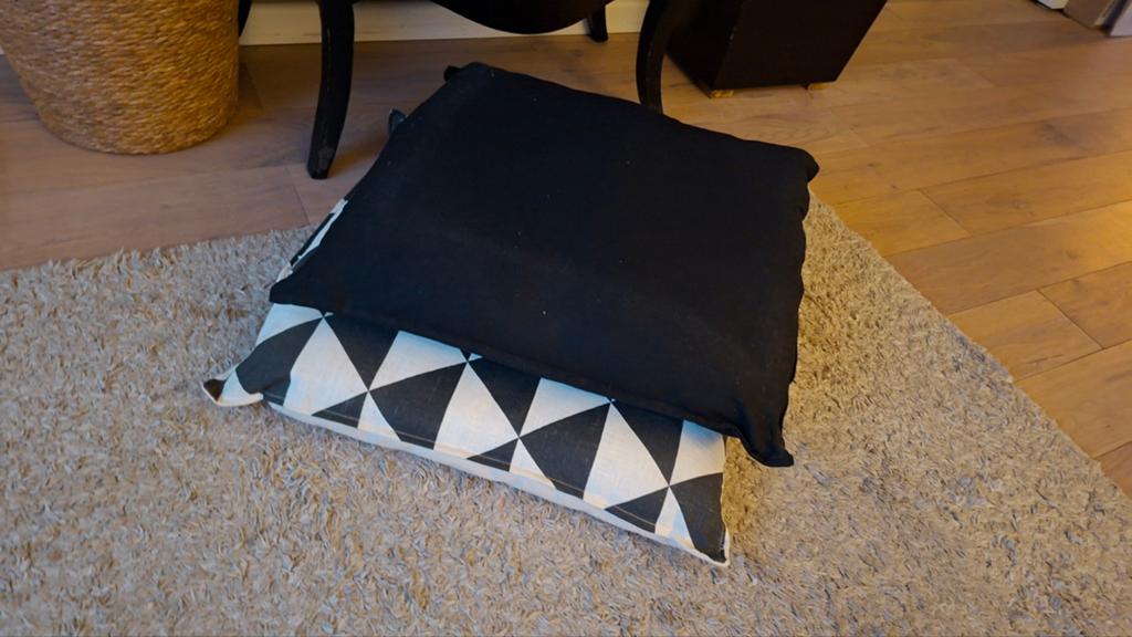 2 sierkussens 60x60, Huis en Inrichting, Woonaccessoires | Kussens, Ophalen, Zo goed als nieuw, Wit, Vierkant