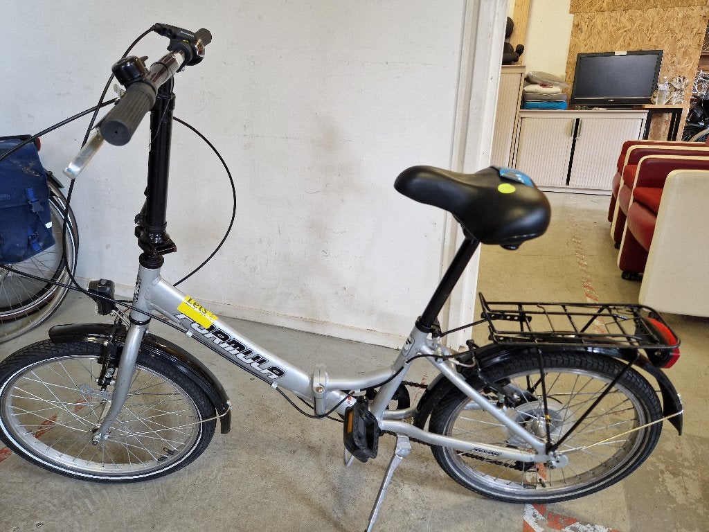 D.m.v. uw aankoop van een vouwfiets, steunt u gelijk de Stg., Fietsen en Brommers, Fietsen | Vouwfietsen, Ophalen, Gebruikt, 20 inch of meer