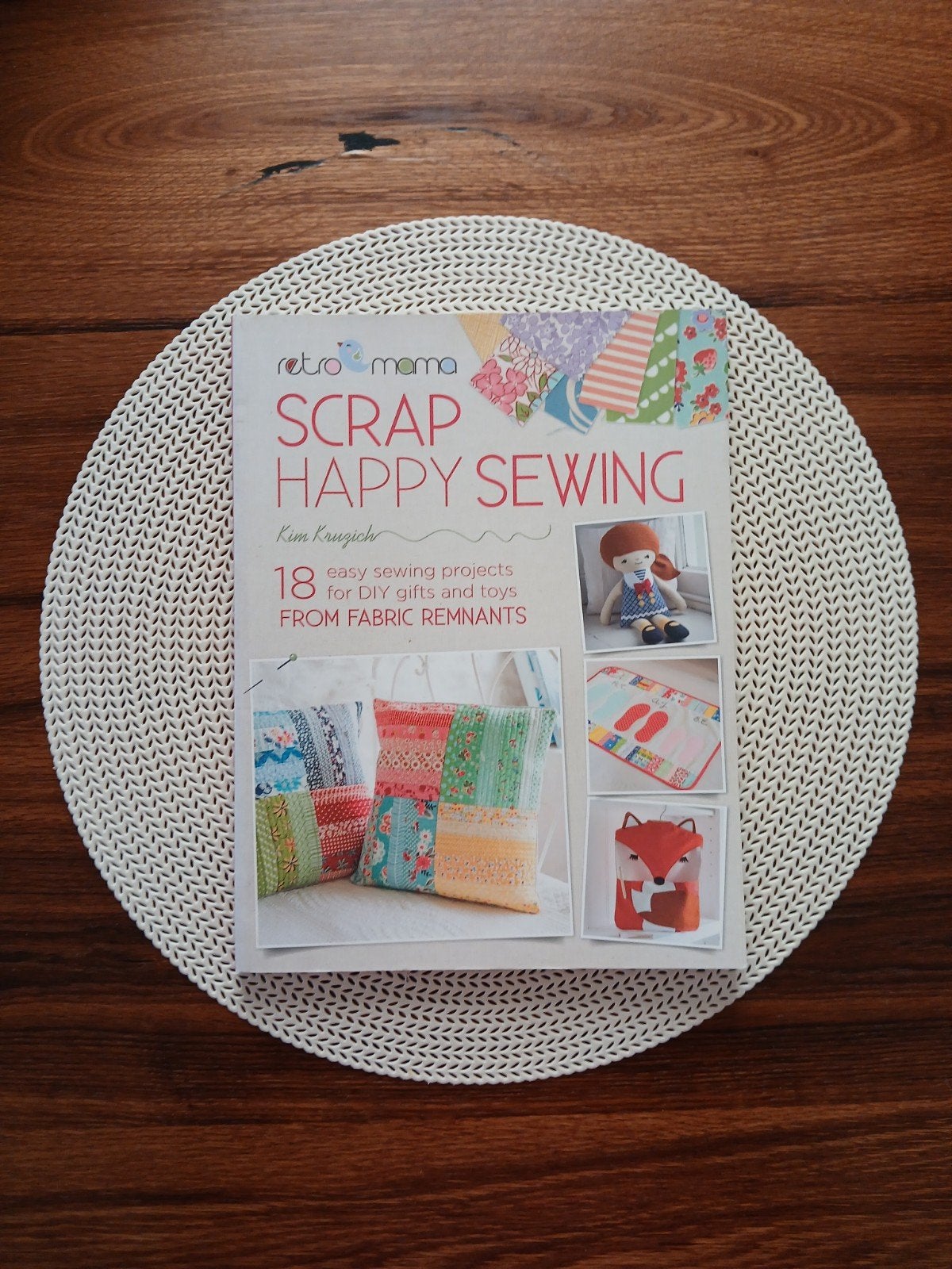 Retro Mama- Scrap Happy Sewing, Ophalen of Verzenden, Nieuw, Borduren en Naaien, Kim Kruzich