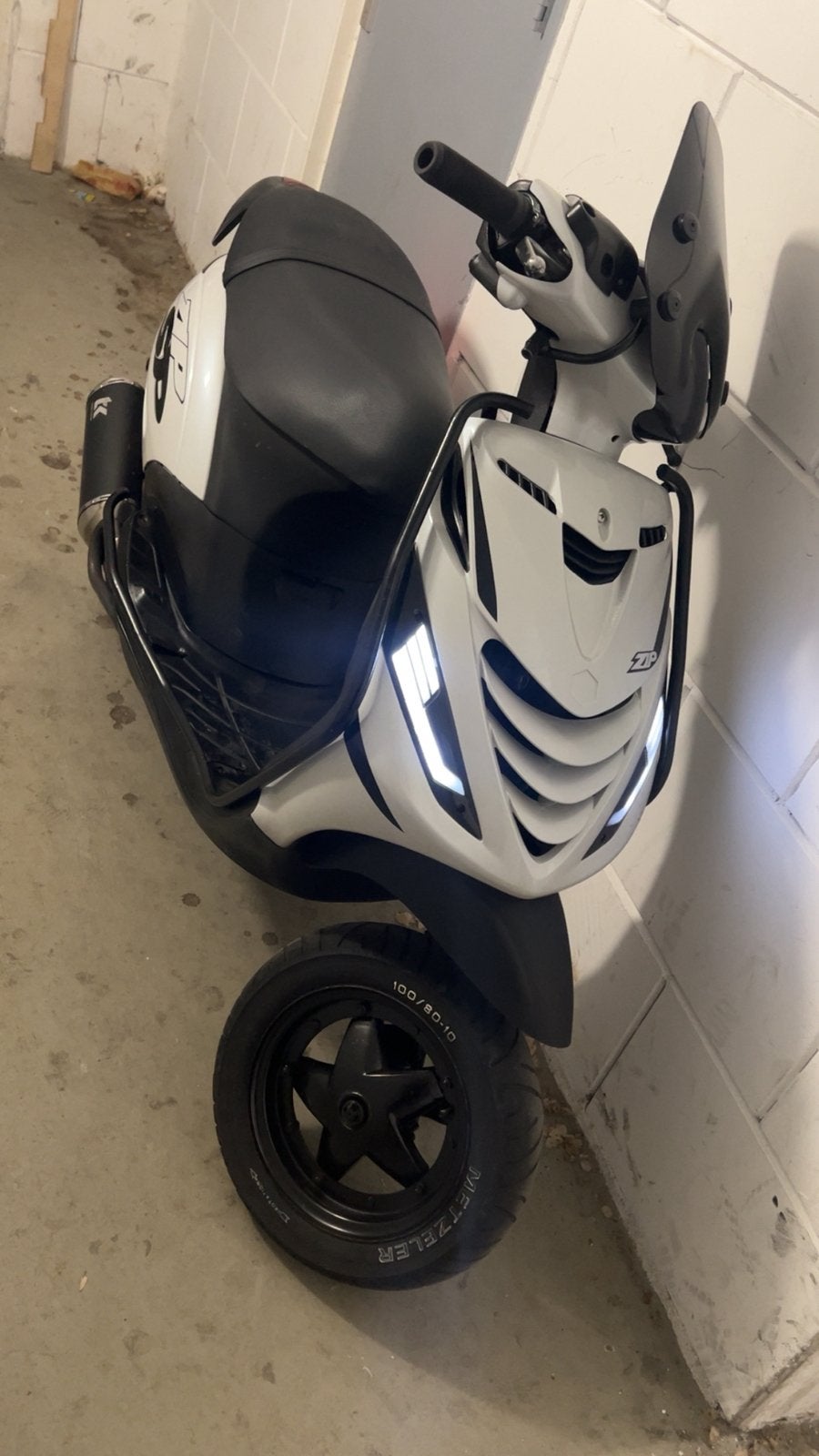 Zip 50cc full option brom, Ophalen, Zo goed als nieuw, Benzine, Zip