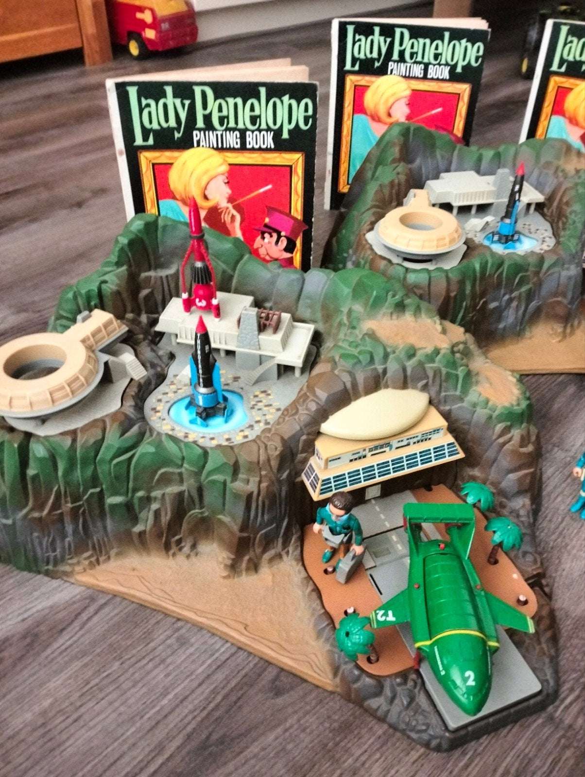 3x Thunderbirds Tracy islandEng+Italiaans+Thundercop2+boek5x, Ophalen of Verzenden, Zo goed als nieuw, Jongen of Meisje