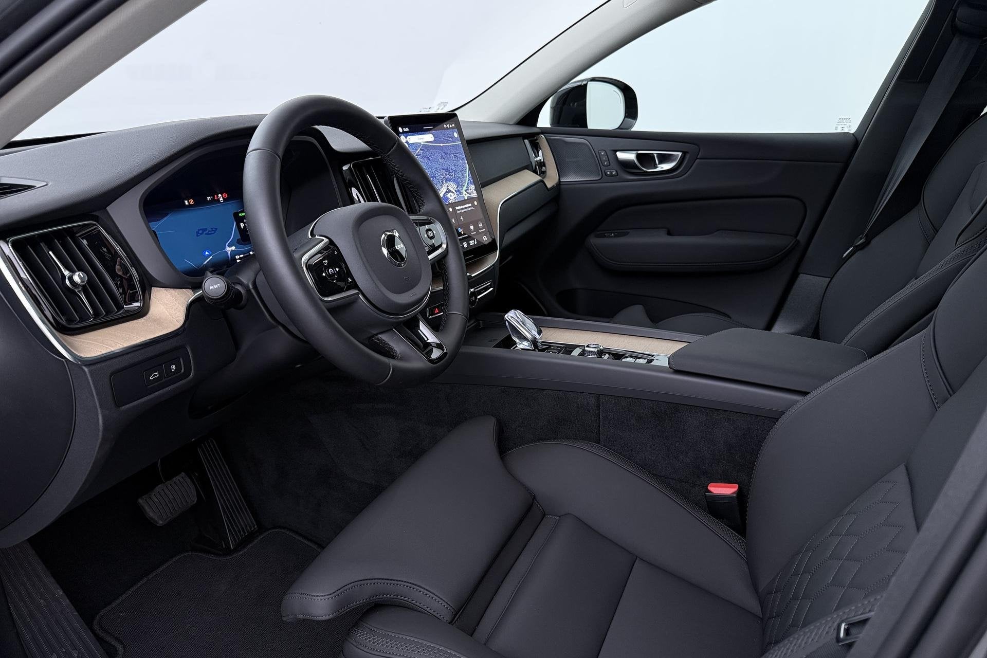 Volvo XC60 T6 Plug-in hybrid Plus Dark | HEICO Sportiv | ACC, Auto's, Volvo, Automaat, Gebruikt, Euro 6, 4 cilinders