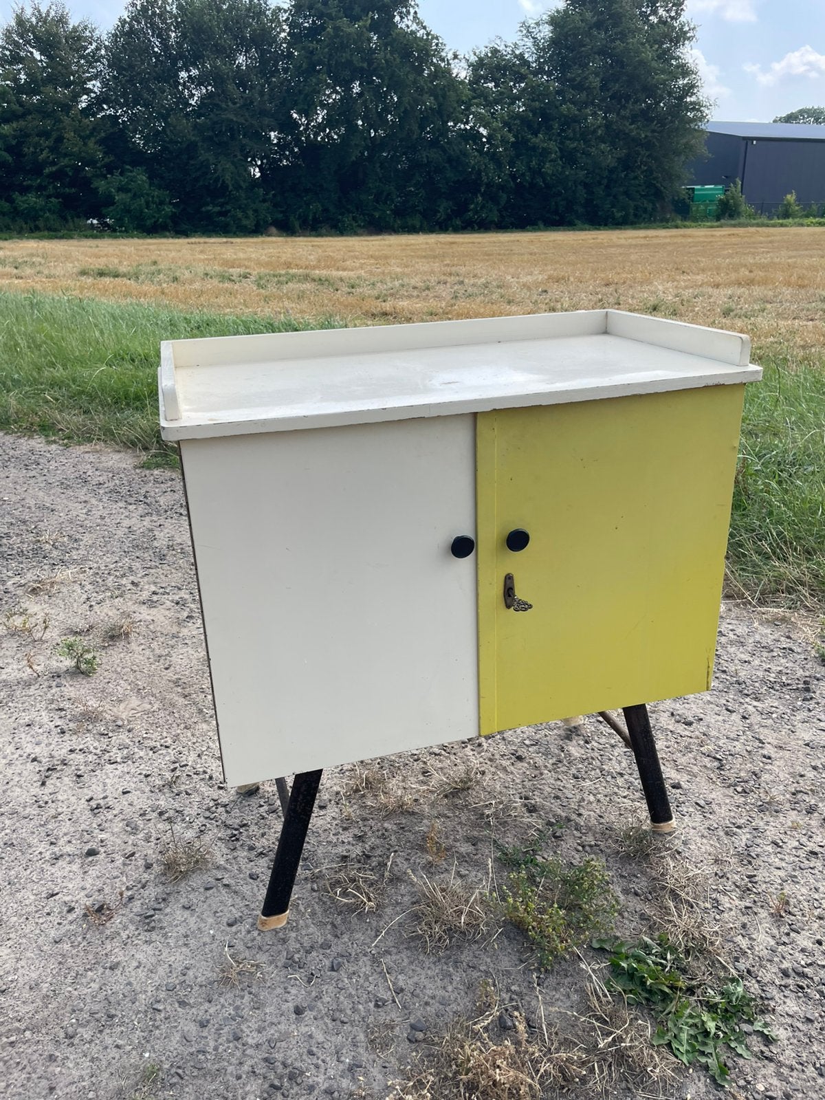 Retro commode klein dressoir, Ophalen, 50 tot 100 cm, Gebruikt, Met deur(en)