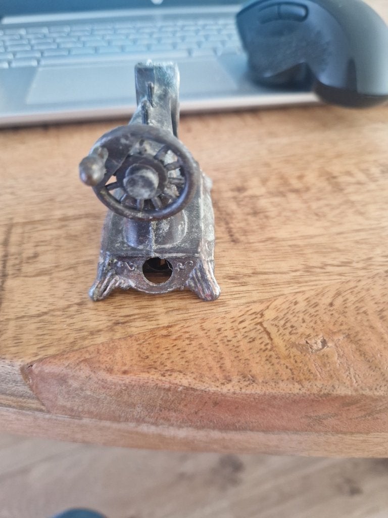Koperen naaimachine/puntenslijper, Ophalen of Verzenden