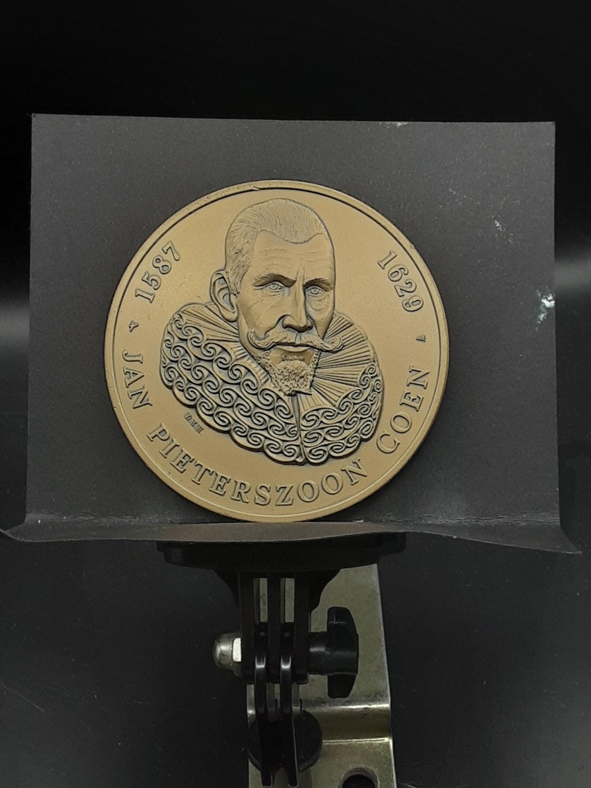 Grote zware penning Jan Pieterszoon Coen, Ophalen of Verzenden, Overige materialen, Nederland