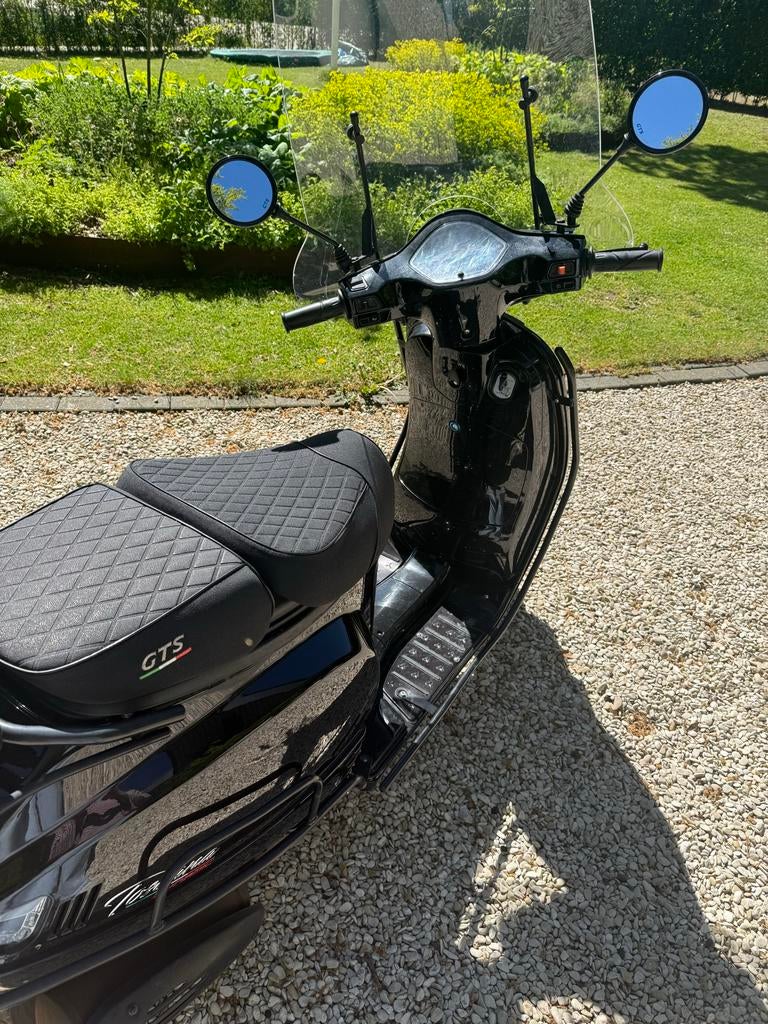 Zwarte GTS scooter, 8335 km, 50km, Fietsen en Brommers, Ophalen of Verzenden, Gebruikt, Overige typen, Overige merken