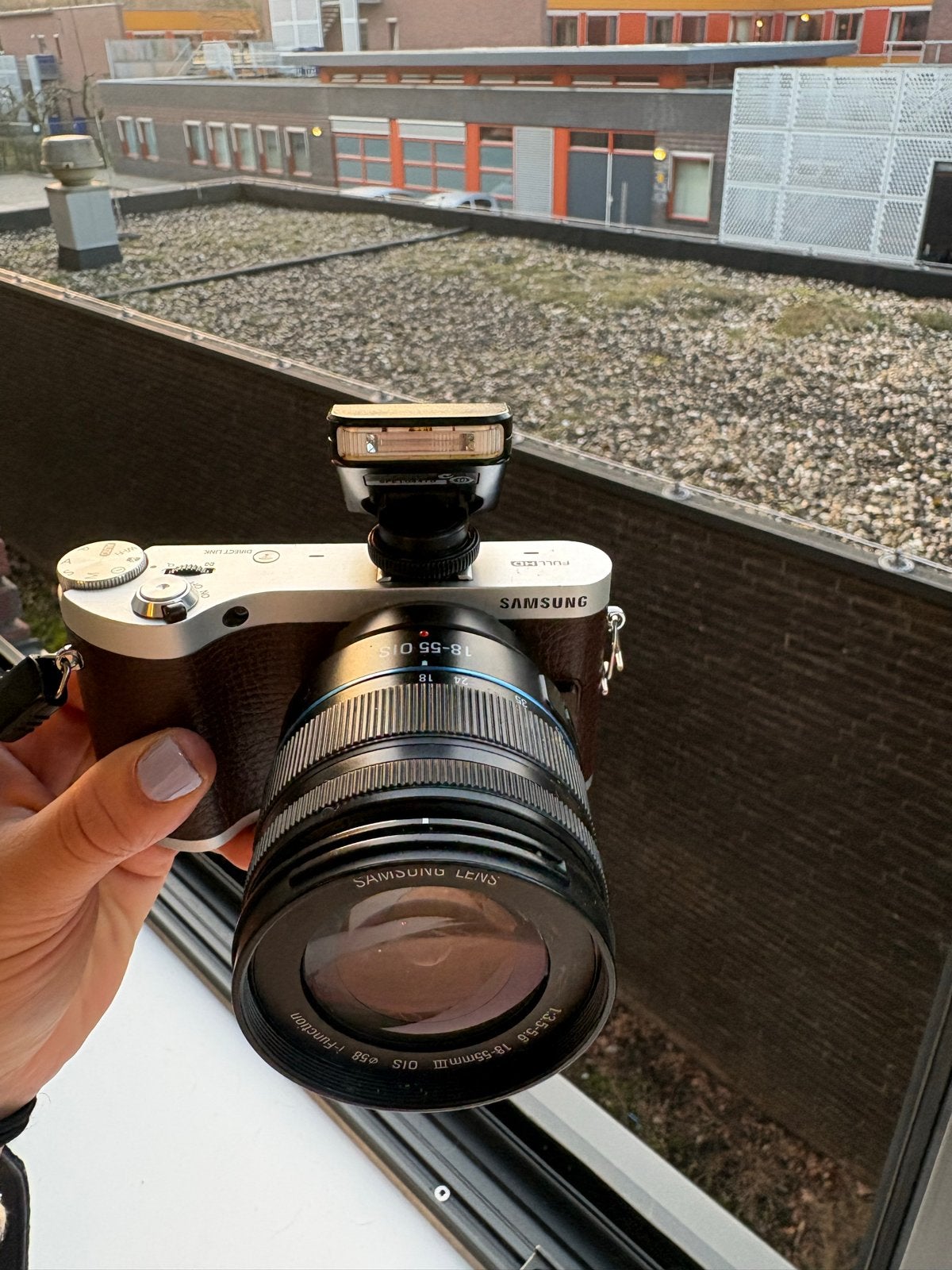 Samsung NX300 Systeemcamera met 18-55mm OIS lens en flitser, Beeldstabilisatie, Ophalen of Verzenden, Zo goed als nieuw, Samsung