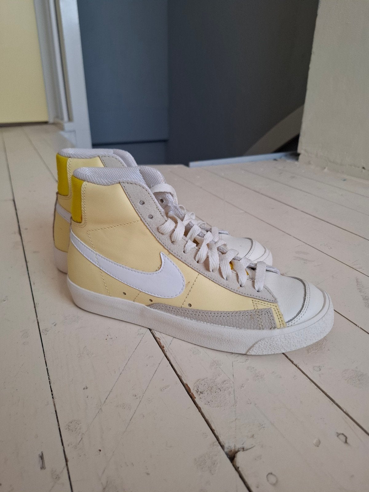 Nike Blazer 77 - Geel/Wit - Maat 38, Geel, Nike, Ophalen of Verzenden, Sneakers of Gympen