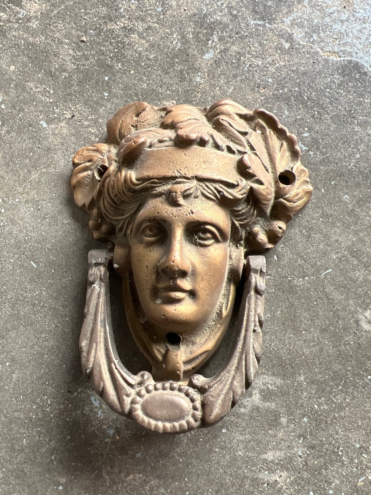 Antieke bronzen deurklopper met klassiek gezicht brocante, Ophalen of Verzenden