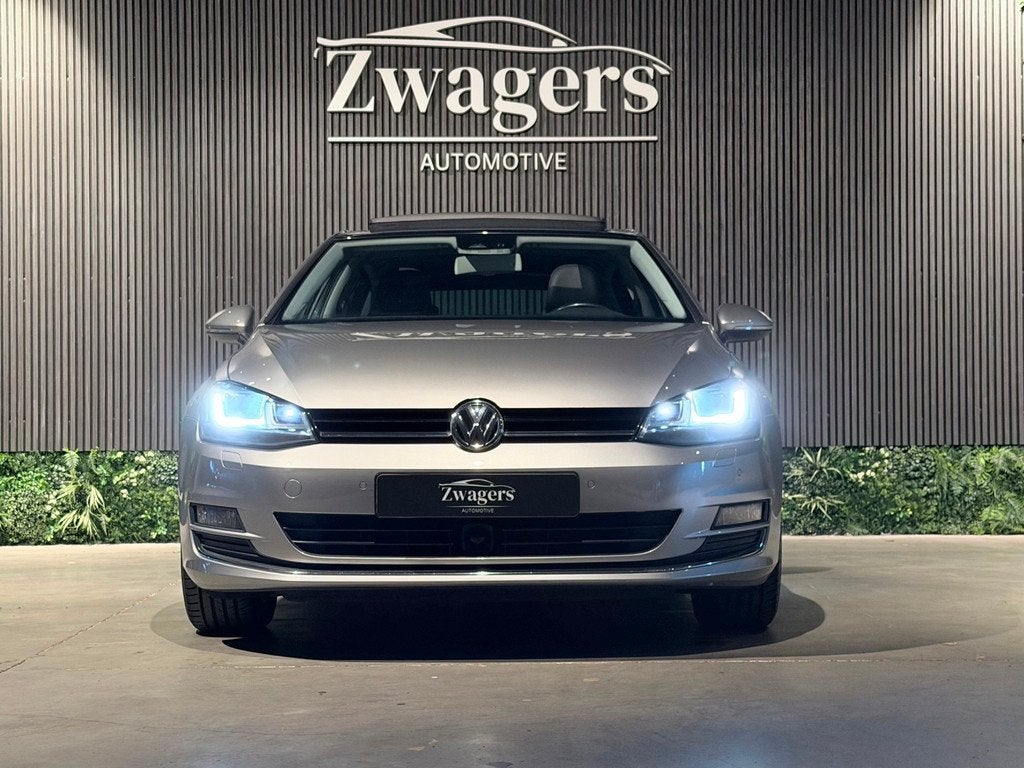 Volkswagen Golf 1.4 TSI ACT Highline | Pano | Massage | Auto, Auto's, Volkswagen, Gebruikt, 4 cilinders, Met garantie (alle), Leder en Stof