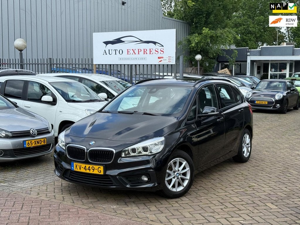 BMW 2-serie Active Tourer 216i M Sport/stoelverwarming/led k, Auto's, BMW, Automatische klimaatregeling, Gebruikt, Zwart, 102 pk