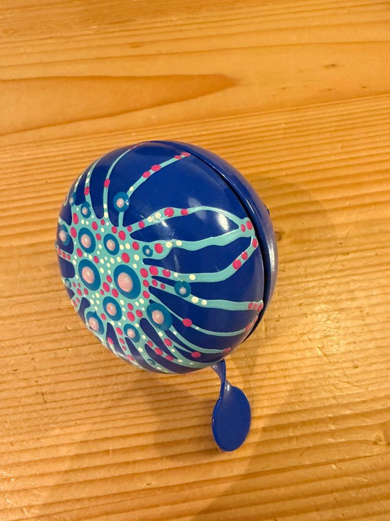Mooie grote kleurrijke fietsbel (blauw/roze), Fietsen en Brommers, Fietsaccessoires | Fietsbellen, Ophalen of Verzenden, Nieuw