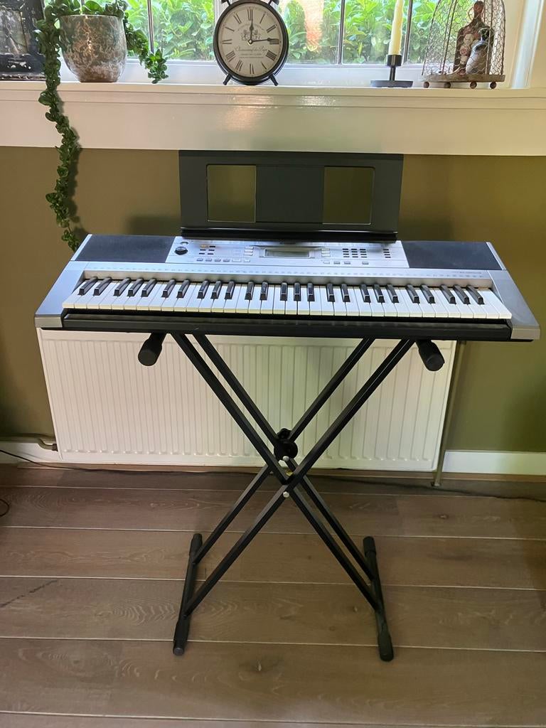 Yamaha PSR E353 Keyboard incl standaard, Muziek en Instrumenten, Keyboards, Ophalen, Yamaha, Aanslaggevoelig, 61 toetsen