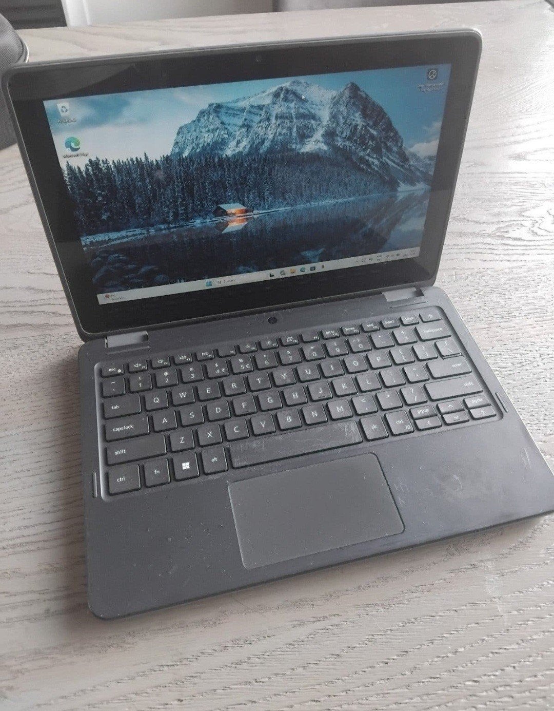 Dell Latitude 3120 2-in-1 Laptop - Zo goed als nieuw, Minder dan 4 GB, Qwerty, 11 inch, Zo goed als nieuw