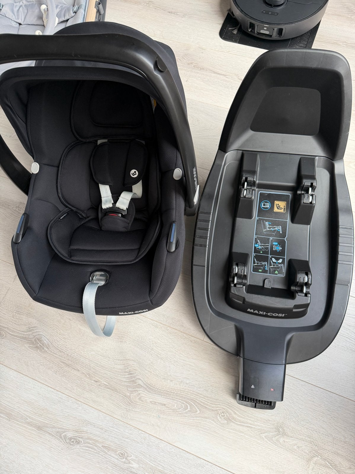 Maxi-Cosi Tinca autostoel met FamilyFix2 base, Ophalen, Autogordel of Isofix, Zijbescherming, Zo goed als nieuw