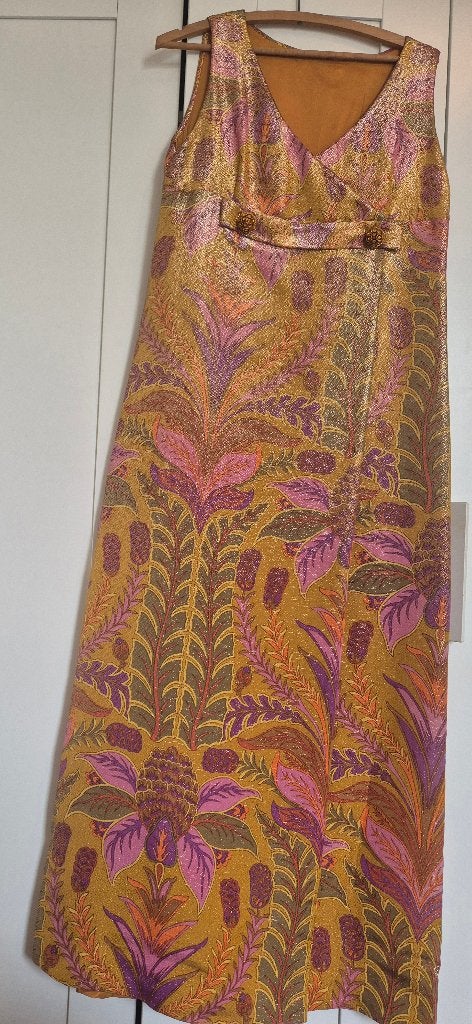 Een mouwloze A-lijn maxi-jurk uit metallic lurex/lamé stof, Overige kleuren, Nieuw, Ophalen of Verzenden, Maat 36 (S)