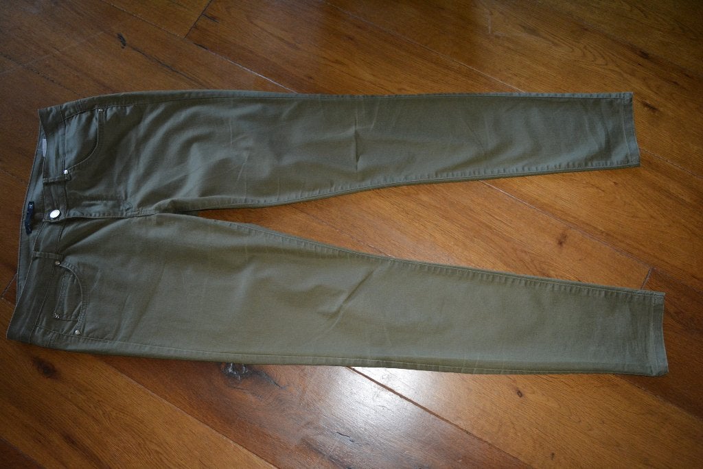 Supertrash, leuke legergroen broek, laag model, W31, Maat 38/40 (M), Supertrash, Ophalen of Verzenden, Zo goed als nieuw
