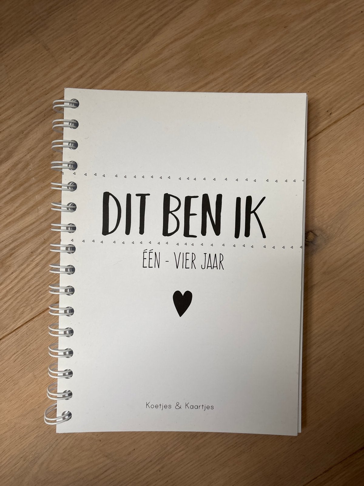 Invulboek 'Dit ben ik' 1-4 jaar - Koetjes & Kaartjes, Ophalen of Verzenden, Zo goed als nieuw, 1 tot 2 jaar