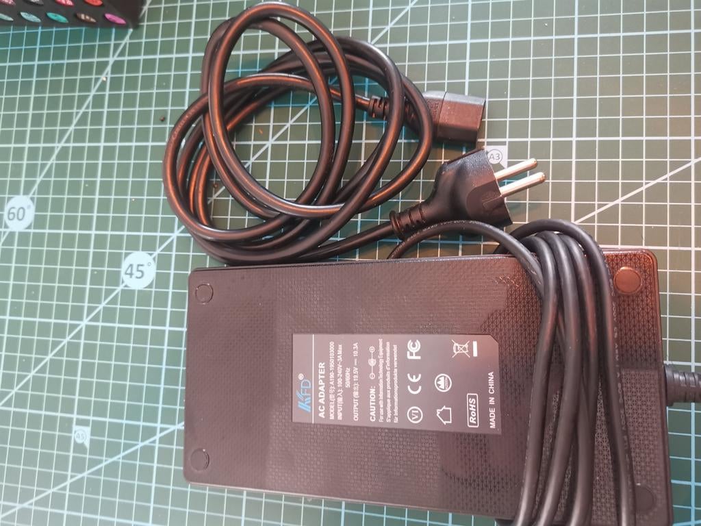 Universele Laptop Oplader - 19.5V / 10.3A, Ophalen, Gebruikt, AKFD
