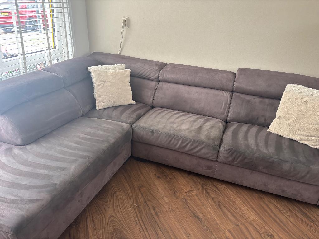 GRATIS! Suède Montel bank taupe/lever kleur, Huis en Inrichting, Banken | Bankstellen, Ophalen, 250 tot 300 cm, Gebruikt, Hoekbank