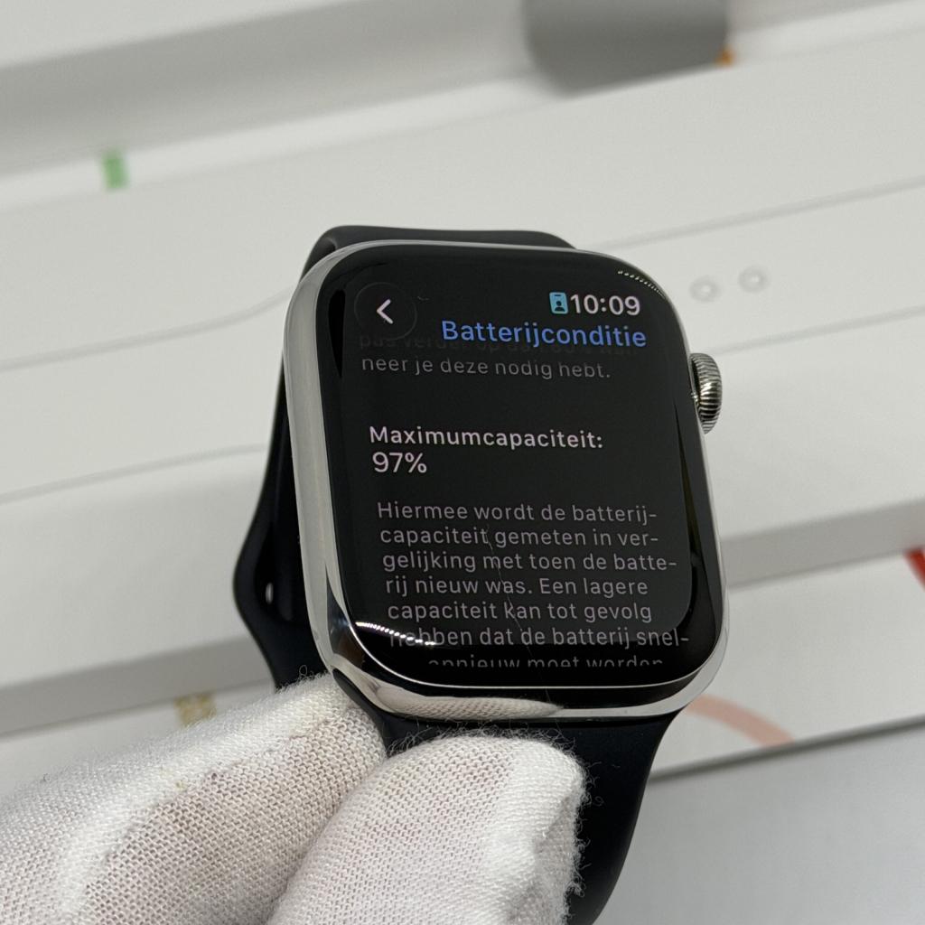 Apple Watch 8 RVS (zilver) 45MM /97% batt /krasvrij scherm /, Sieraden, Tassen en Uiterlijk, Smartwatches, Apple, Zo goed als nieuw