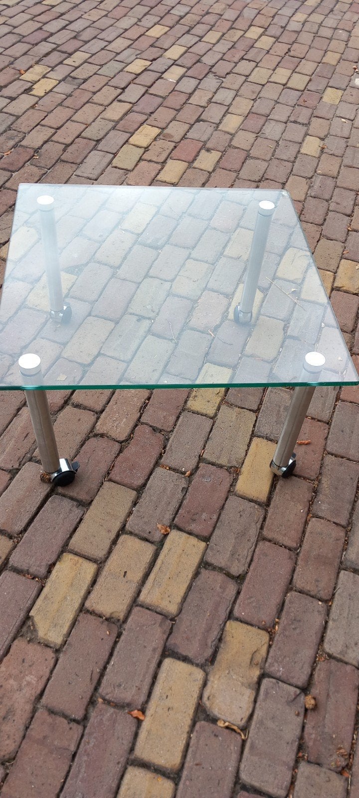 Glazen salontafel met metalen poten, Huis en Inrichting, Tafels | Salontafels, Ophalen, Minder dan 50 cm, Gebruikt, Vierkant
