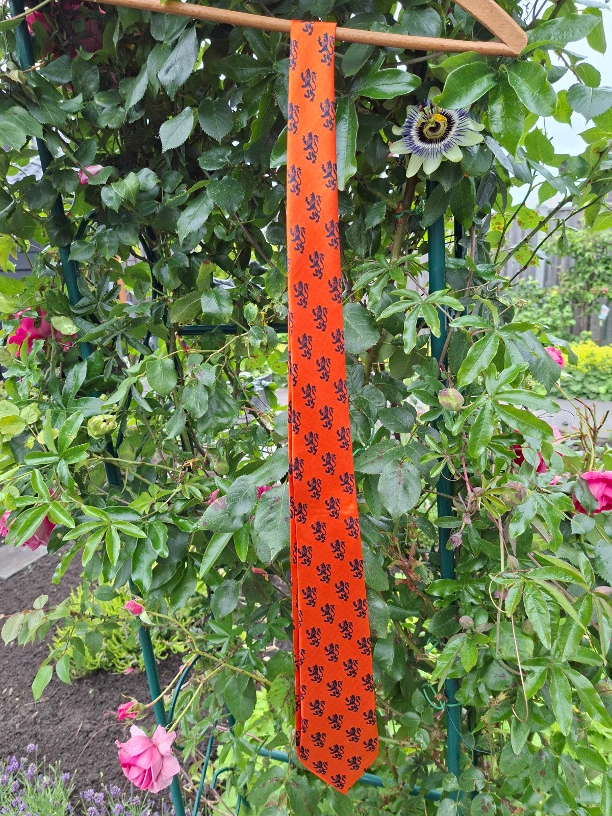 Oranje stropdas met leeuwenpatroon, Onbekend, Oranje, Ophalen of Verzenden, Zo goed als nieuw
