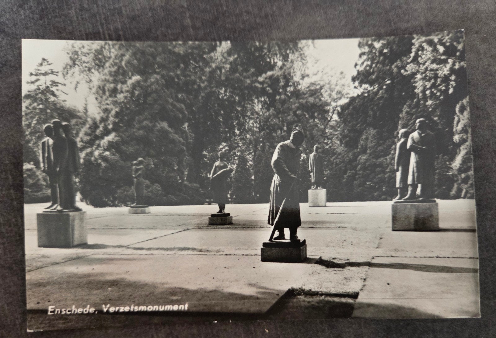 Ansichtkaart Enschede Verzetsmonument, Verzamelen, Verzenden, 1960 tot 1980, Gelopen, Overijssel