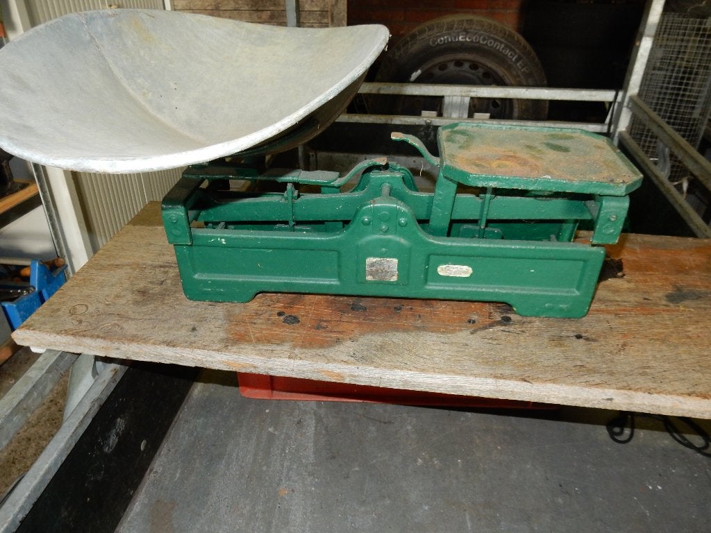 Vintage Groene Winkelweegschaal met Schaaltje, Ophalen, Winkelweegschaal, Gebruikt, Minder dan 10 kg
