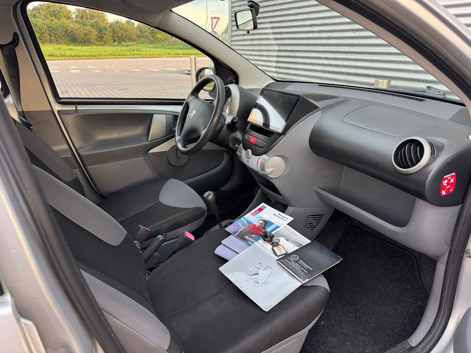Foto 12 van Peugeot 107 NAP |APK | KLEIN BEURT | CARPLAY | LAGE KM |5dr