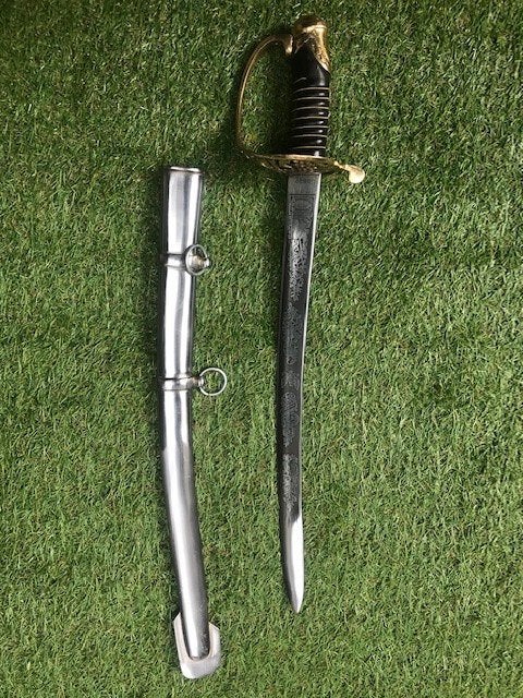 Foto 8 van fraaie metalen korte sabel, incl schede