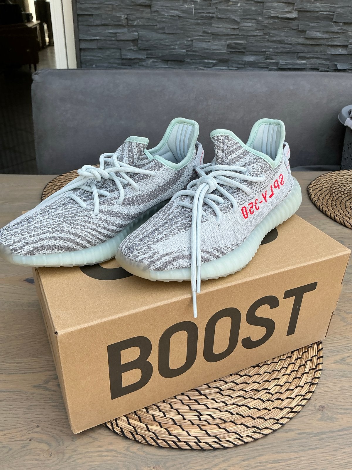Yeezy Boost 350 Blue Tint - Maat 42 2/3 - Nieuw, Ophalen of Verzenden, Nieuw, Blauw, Sneakers of Gympen