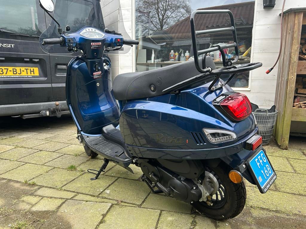 Blauwe Riva scooter - Zo goed als nieuw, Overige merken, Ophalen of Verzenden, Zo goed als nieuw, Benzine