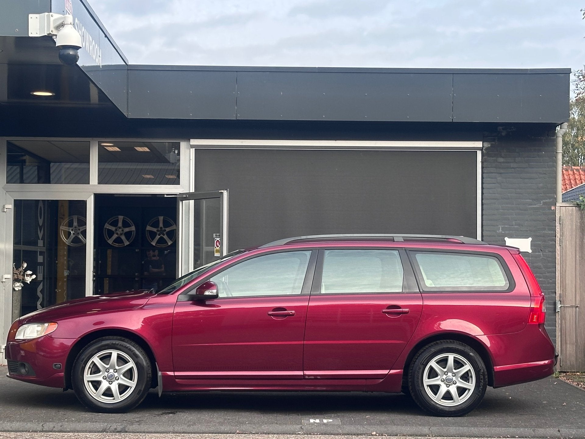 Volvo V70 2.0 Kinetic CLIMA / CRUISE / LPG / LEDER, Voorwielaandrijving, 1525 kg, Gebruikt, Beige